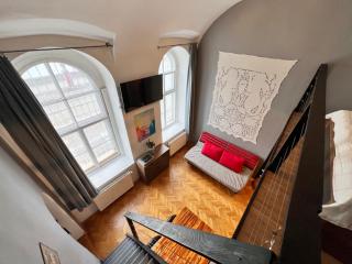 Twin Danube Lofts by Chain Bridge - 4