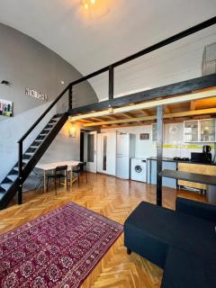 Twin Danube Lofts by Chain Bridge - 6