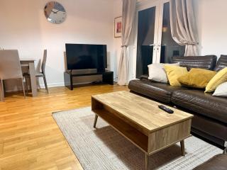 Sunderland City Centre Sleek 2 Bed Apartment - 6