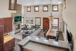 The Peak at Town Lift home - 9