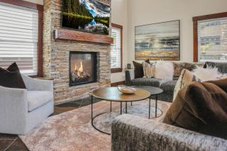 The Peak at Town Lift home - 4