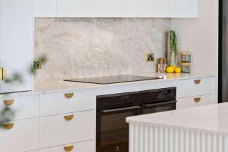 Coastal Luxe - Main St Beach Kids Cubby & Swings - Balcombe - 3