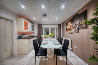 Modern 3BR Manchester Home Sleeps 7 Parking - 4