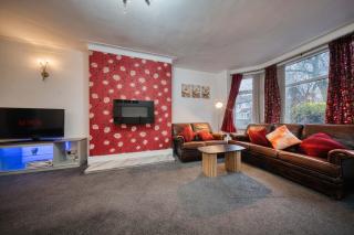 Modern 3BR Manchester Home Sleeps 7 Parking - 3