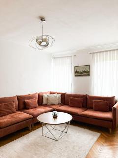 Cozy Downtown Escape - 9