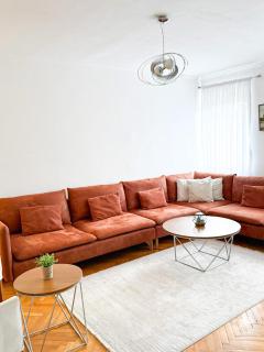 Cozy Downtown Escape - 8