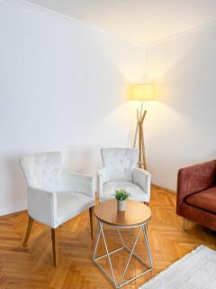 Cozy Downtown Escape - 7