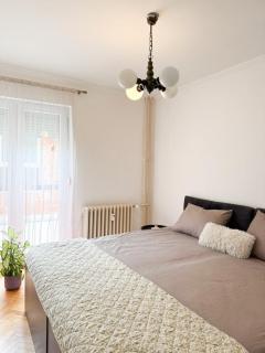 Cozy Downtown Escape - 4