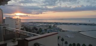 Magníficas vistas a la playa con piscina y parking - 6