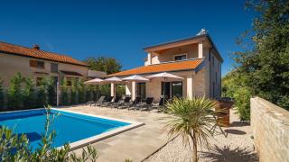 Family villa Alves with pool and grill in Porec - Frata - 0