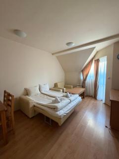 PM Services Royal Plaza Apartments - 2