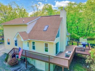 The Lookout Lake Masthope Firepit Arcade - 9