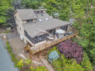 Lakefront Views 5 Bdrm Kayaks Out Kitchen - 4