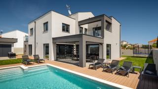 Modern villa Nea with outdoor pool in Pula - 0