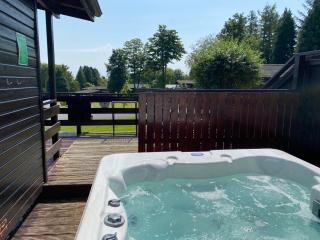 Birch Lodge 21 with Hot Tub - 6