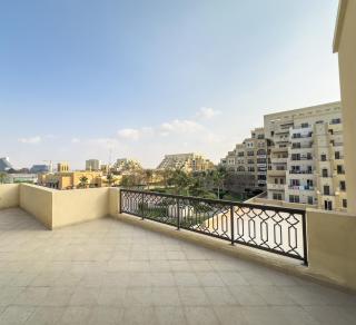 Modern Studio Apartment in Bab Al Bahar - 1