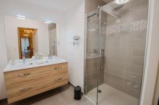 Bleu Serena - Parking - Jardin - By Primo - 3