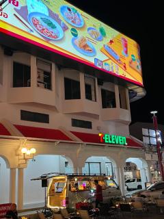 Queen On Street 2009 - 4