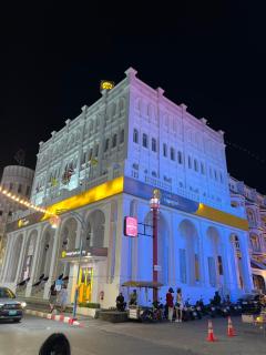 Queen On Street 2009 - 0