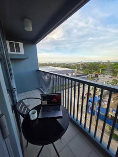 Two Regis Bacolod Cozy 1BR Condo with Balcony - 5