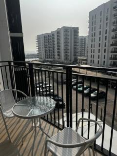 Bright 1BR Yas Island Near F1 & Ferrari World - 2