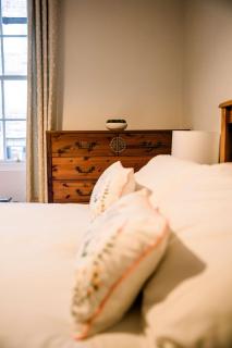 3 Bed Traditional Apartment on Picturesque Victoria St - 4