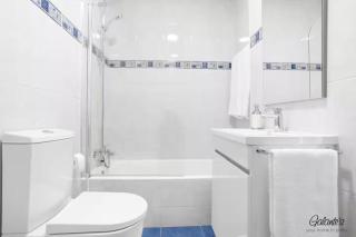 Downtown 2 Bedroom Peaceful Flat - Balcony & Private Parking - Porto - 6