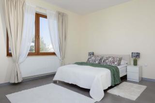 Spacious 3-bedroom House with the Excellent Location Near the Airport by Noclegi Renters - Warschau - 9