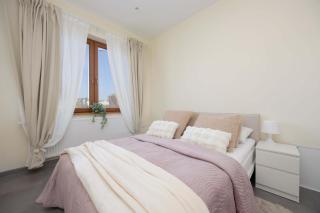 Spacious 3-bedroom House with the Excellent Location Near the Airport by Noclegi Renters - 8