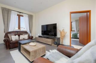 Spacious 3-bedroom House with the Excellent Location Near the Airport by Noclegi Renters - 2