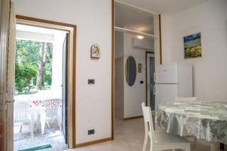 Pine-front bungalow steps from the beach - 4