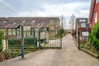 Charming Loft with Free Parking and 15 mins to AMS - 2