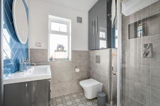 Driveway Spacious 3 Bedroom Home in Greenford - 5