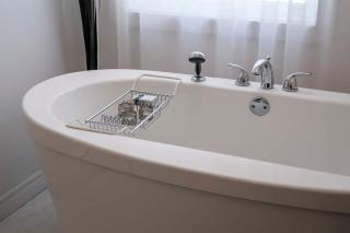 3 Bed 2 Bath Retro-Chic w Bright Modern Comforts - 7