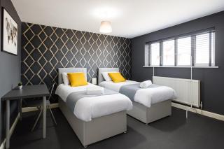 Christmas Special,5BDR,Sleeps 12, Near City,FREE Parking, Pets OK - 7