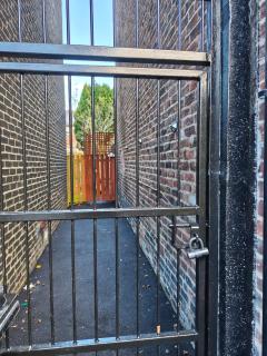 Lower ground floor Studio in Stockport - Stockport - 1