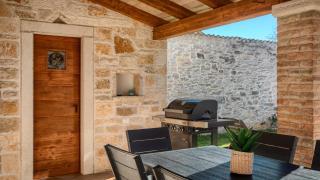 Rustic villa Banko with grill in Tinjan - 3