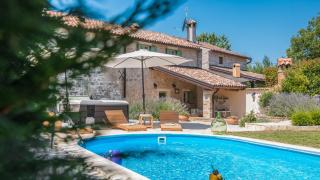 Rustic villa Nonni with outdoor pool in Visnjan - 0