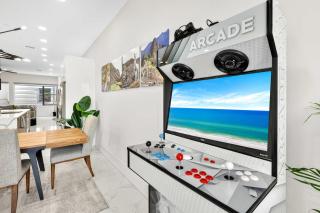 Sunny 4BR Sarasota Retreat With Hot Tub & Rooftop - 1