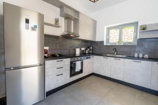 Aphitriti Oxomeria - 7