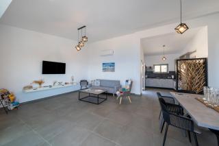 Areti-Elena Oxomeria - 1