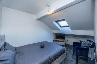 Raynbow Apartments x - 1