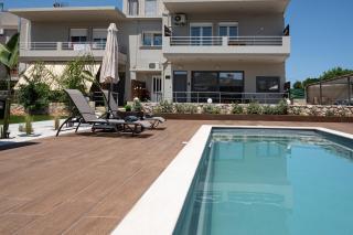 Lumina Apartment with Shared Pool - 4