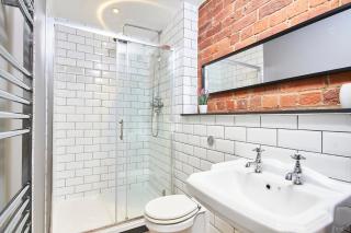 Chic NYC Apartment in Super Central Leeds - 3