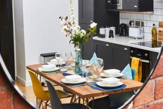 Chic NYC Apartment in Super Central Leeds - 2