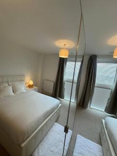 En-suite QueenRoom with Parking and gym inRoyal Dock Excel E16 - 1