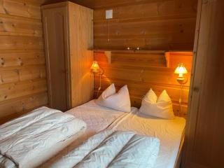 Koselig Sentral Eldre Hytte Med Peis - 3