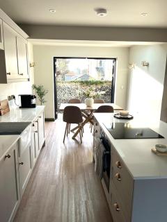 Chic Seaside Escape - Steps to Viking Bay & Town - Broadstairs - 7