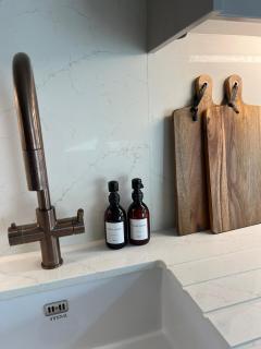 Chic Seaside Escape - Steps to Viking Bay & Town - 4