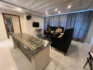 Modern 2BR Family Apartment, Free Parking, Citi Housing Jhelum - 4